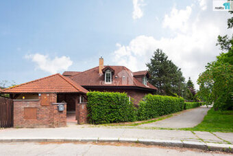 Rodinné sídlo, 420 m2, Praha 4 Lhotka, pozemek 717 m2