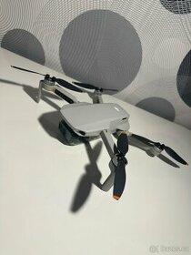 Dron dji mini 2 fly combo