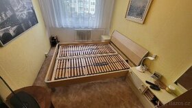 manželská postel 160x200 s polohovacími rošty