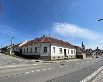 Možno jako bytový dům až 10 jednotek nebo dvojdům