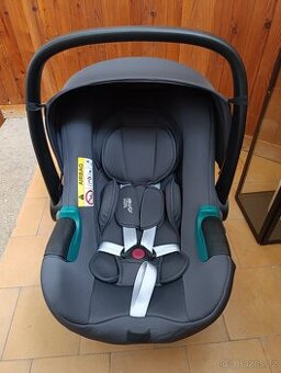 Britax Römer Baby-Safe 3 i-Size + isofix základna