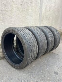 Pneu 235/40 R19