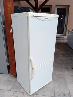 Lednice s mrazakem Snaige