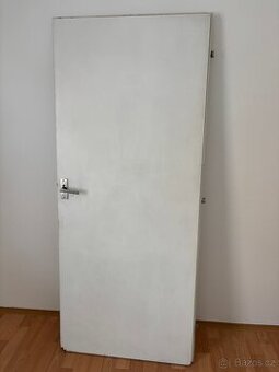 Interiérové dveře bílé plné pravé