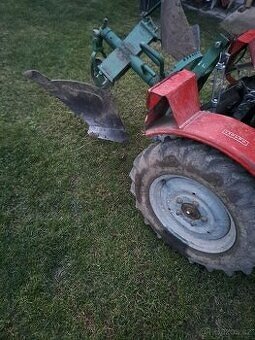 Pluh obracák jednoradličný za malotraktor