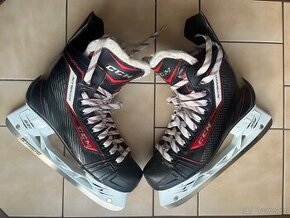 Brusle CCM Jetspeed 270 vel.9,5EE stélky 28,1 cm