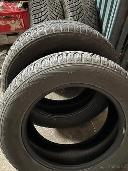 Pneu Nokian 215/65 R17 - 1