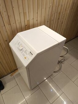 Vrchem plněná pračka Miele