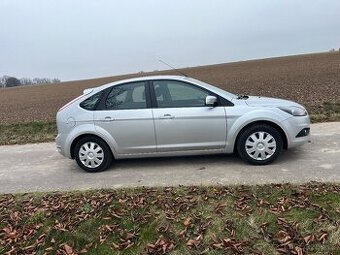 Ford Focus-Titanium 1.6i 74kw rok 2010, najeto 120244km.