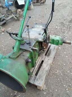 Prodám pěknou převodovku  na ZETOR 25 - SADAŘ