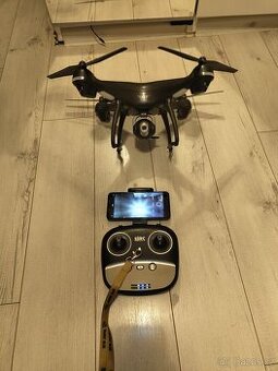 Dron s kamerou sjrc