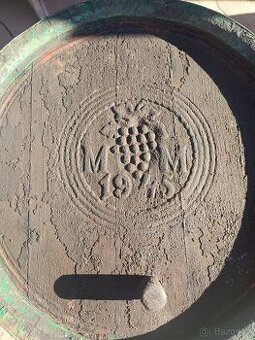 Dubový sud z konce 2.sv války s vyřezávaným čelem -rarita