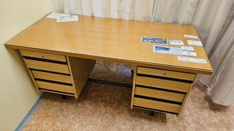 Psací stůl se šuplíky
