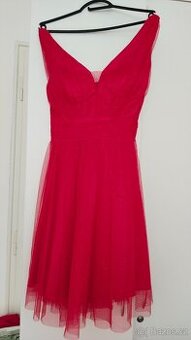 Krátké červené společenské šaty