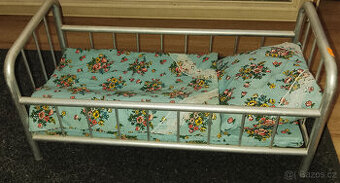 Postýlka pro panenky