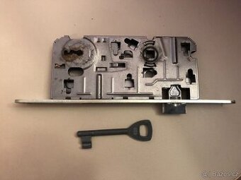 ÚKLID DÍLNY , GARÁŽOVÝ VÝPRODEJ , OD 10 KČ