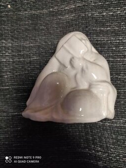 Porcelánová soška jeptiška necudná