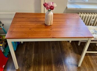 Jidelni stul - masiv