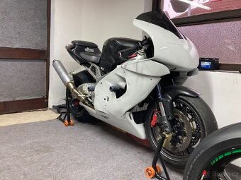 Aprilia rsv 1000 okruhovka