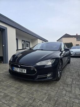 Tesla Model S 85 Free Supercharger