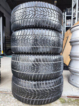 Zimní pneu = HANKOOK = 235/40 R18