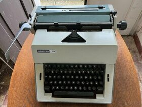 Starý psací stroj Robotron 20
