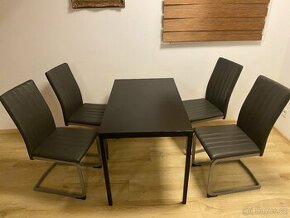 Jídelní stůl se židlemi - 1