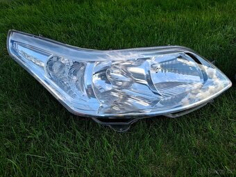 Citroen C4 - přední světla/lampy