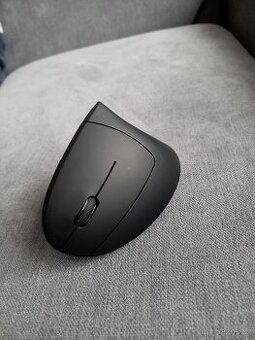 Ergonomická myš pro leváky
