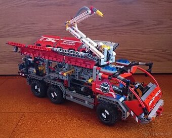 Lego technic letištní záchranné vozidlo