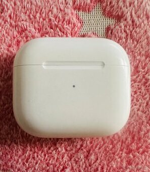 AirPods 3 s Lightning nabíjecím pouzdrem