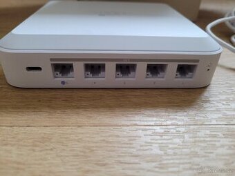 Ubiquiti UniFi Gateway MAX - 1