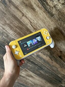 Nintendo Switch Light + FC 25 + Grip + microSD