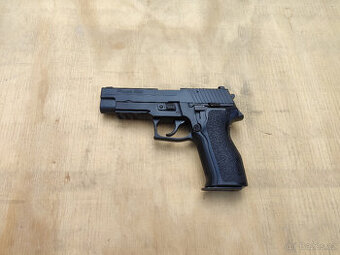 GBB Tokyo Marui Sig Sauer P226 E2 Rail