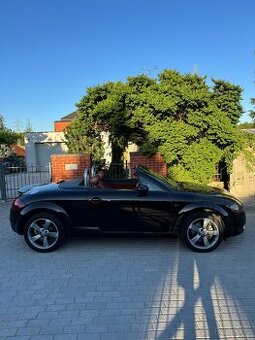 Audi TT Roadster 1.8T Quattro – Limitovaný interiér