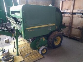 Lis na kulaté balíky John Deere