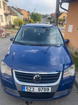 Touran 1.9tdi 77kw tažné, 7 míst
