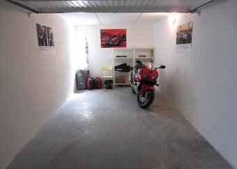 Pronájem garáže 17 m² pro stání motocyklu - 1
