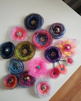 Materiál na výrobu květin z organzy