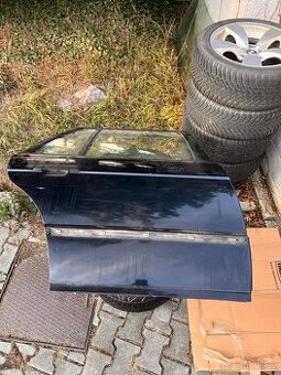 Právě zadní dveře bmw e34 touring