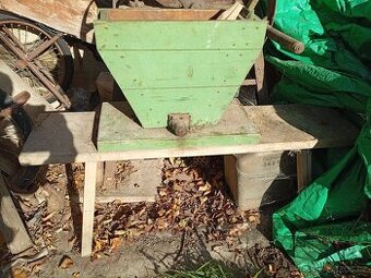 Prodám staré menší struhadlo