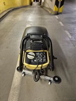 Prodám podlahový mycí stroj Kärcher BD 530 Ep