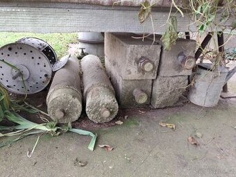 Plot-betonové sošky se závitem na šroubení