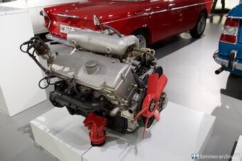 BMW motor M10