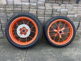 Aprilia Rsv 1000 nebo tuono 1000 - 1