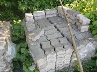 Zámková dlažba