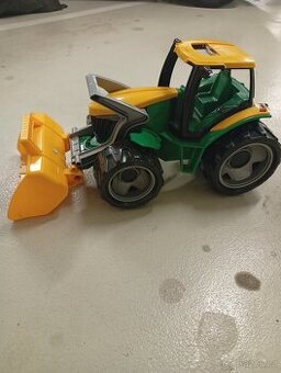 Traktor Lena