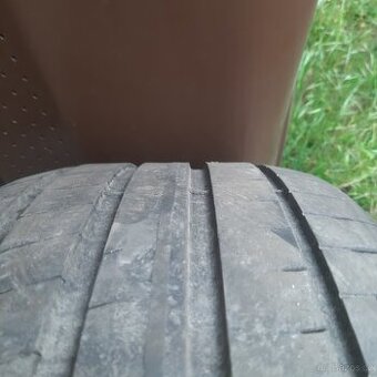 235/40/19 Goodyear