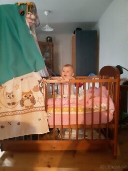 Postýlka s úložným šuplíkem