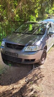 VW TOURAN 1.6 FSI 2005 DÍLY
